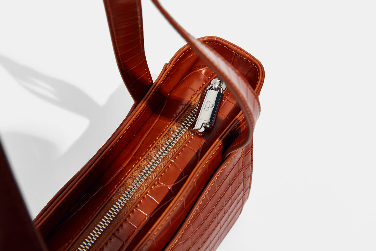 Aazon.co | agnoli Clothiers JASON BOURNE Red Burn Bank BAG | Travel